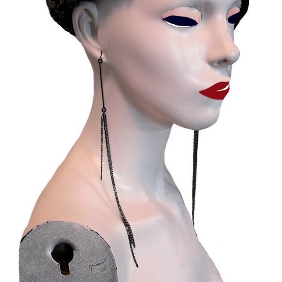 ANN DEMEULEMEESTER Gunmetal Silver-Tone Chain Link Shoulder Grazing Earrings - Picture 1 of 10